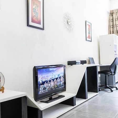 Stunning Maboneng Precinct Studio Apartment At 12 Decades Building Johannesburg Exterior photo