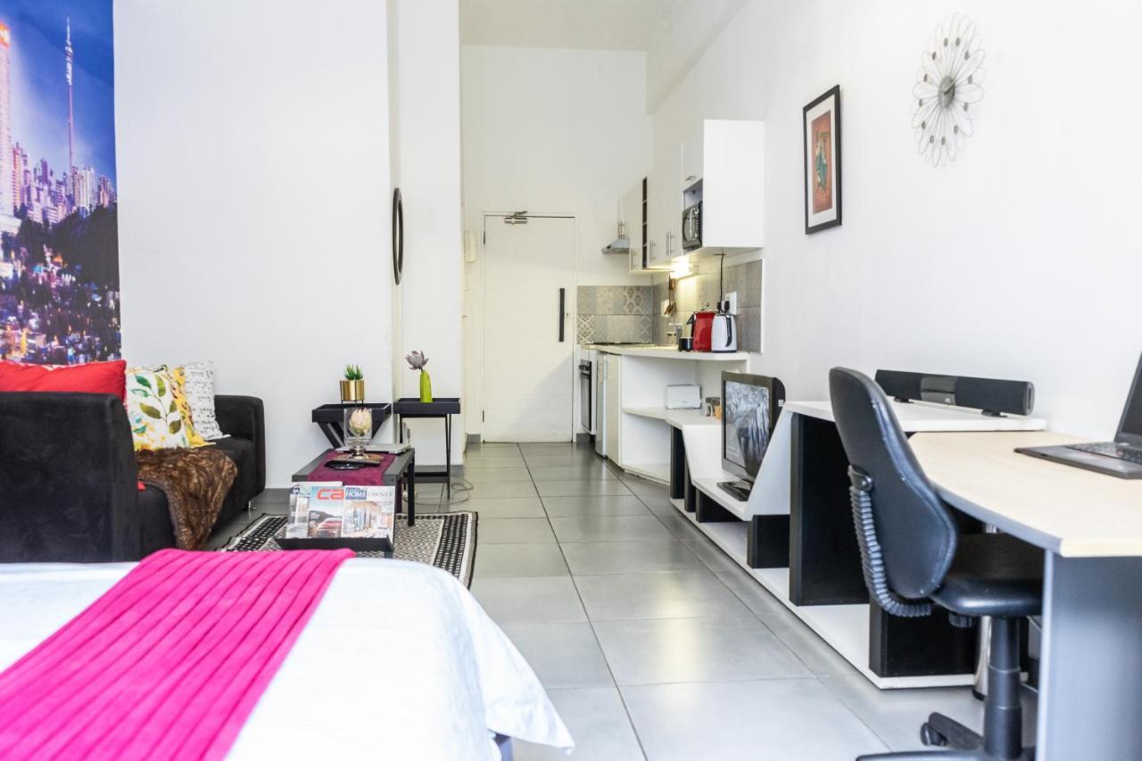 Stunning Maboneng Precinct Studio Apartment At 12 Decades Building Johannesburg Exterior photo